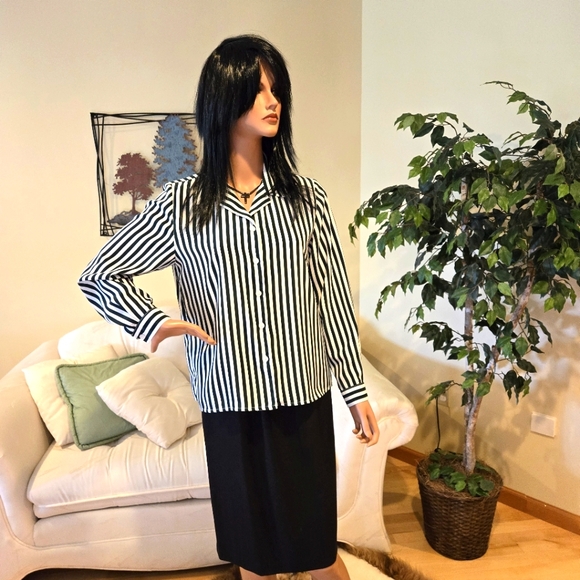 Leslie Fay Black & White Striped Woman's Ling Sleeve Blouse Size 8 Petite - Picture 9 of 16